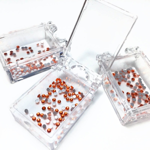 Zoo Nail Art Стразы стеклянные в прямоугольном боксе Hyacinth, №1107 SS4, 1.5 мм, 100 шт купить - 0